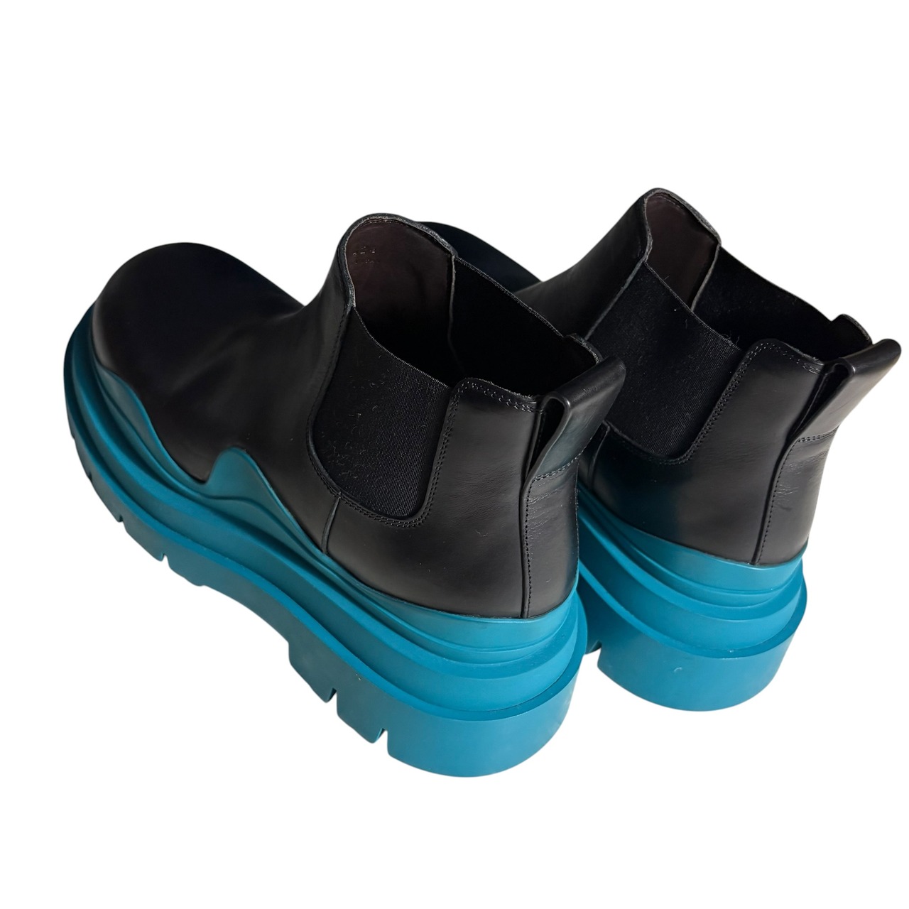 BOTTEGA VENETA leather tire chelsea boots