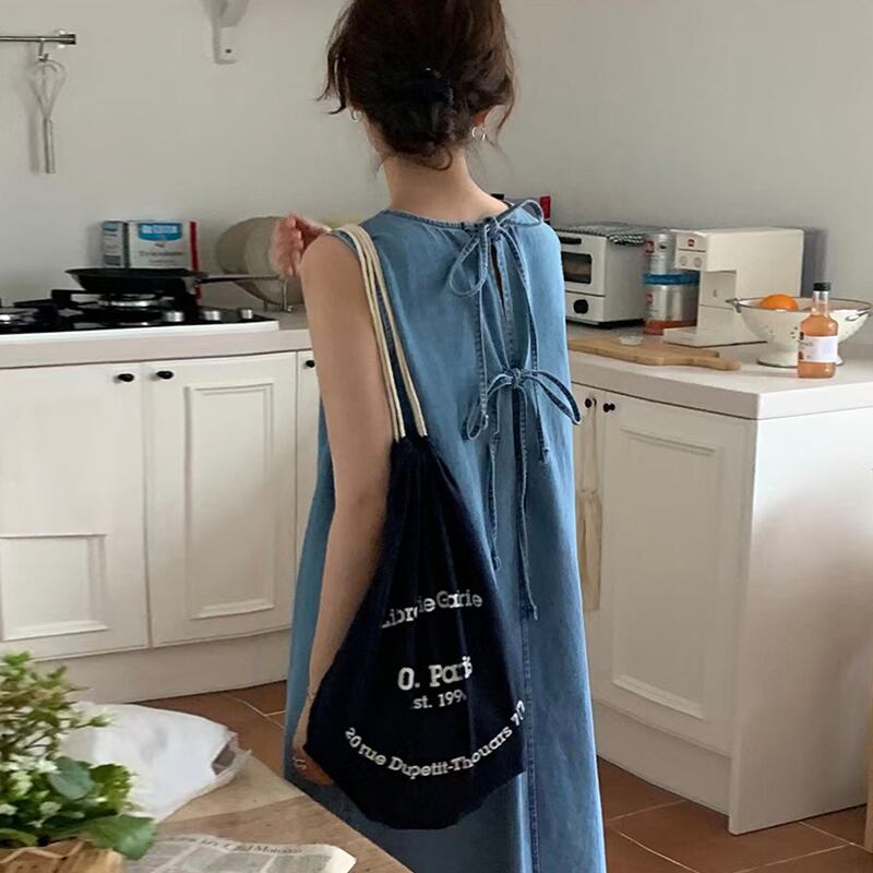 ワンピース レディース デニムワンピース デニム ロングワンピース ロング ロング丈 袖なし ノースリーブ ゆったり ゆる ワイド Aライン バックリボン かわいい 大人可愛い シンプル カジュアル おしゃれ ストリート セクシー おとな ナチュラル こなれ感 キュート ガーリー 華やか 無地 通勤 学生 通学 デート お出かけ 女子会 散歩 カフェ巡り フリーサイズ ワンサイズ 青 ブルー デニムブルー 春 夏 10代 20代 30代 ママ 韓国系 着回し 普段使い 体型カバー コーデ モテ 送料無料