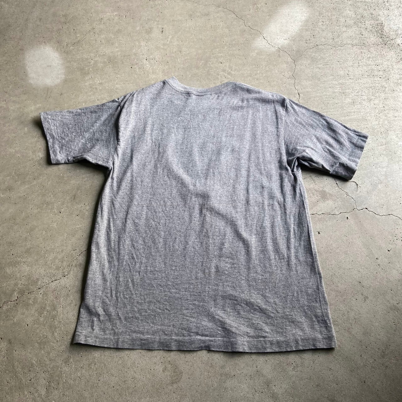 90年代 USA製 Levi's リーバイス フロントロゴ ラバープリント Tシャツ メンズM 古着 シングルステッチ 90s ビンテージ  ヴィンテージ Hanes ヘインズ シングルステッチ グレー 灰色　【Tシャツ】【P2000】 | cave 古着屋【公式】古着通販サイト