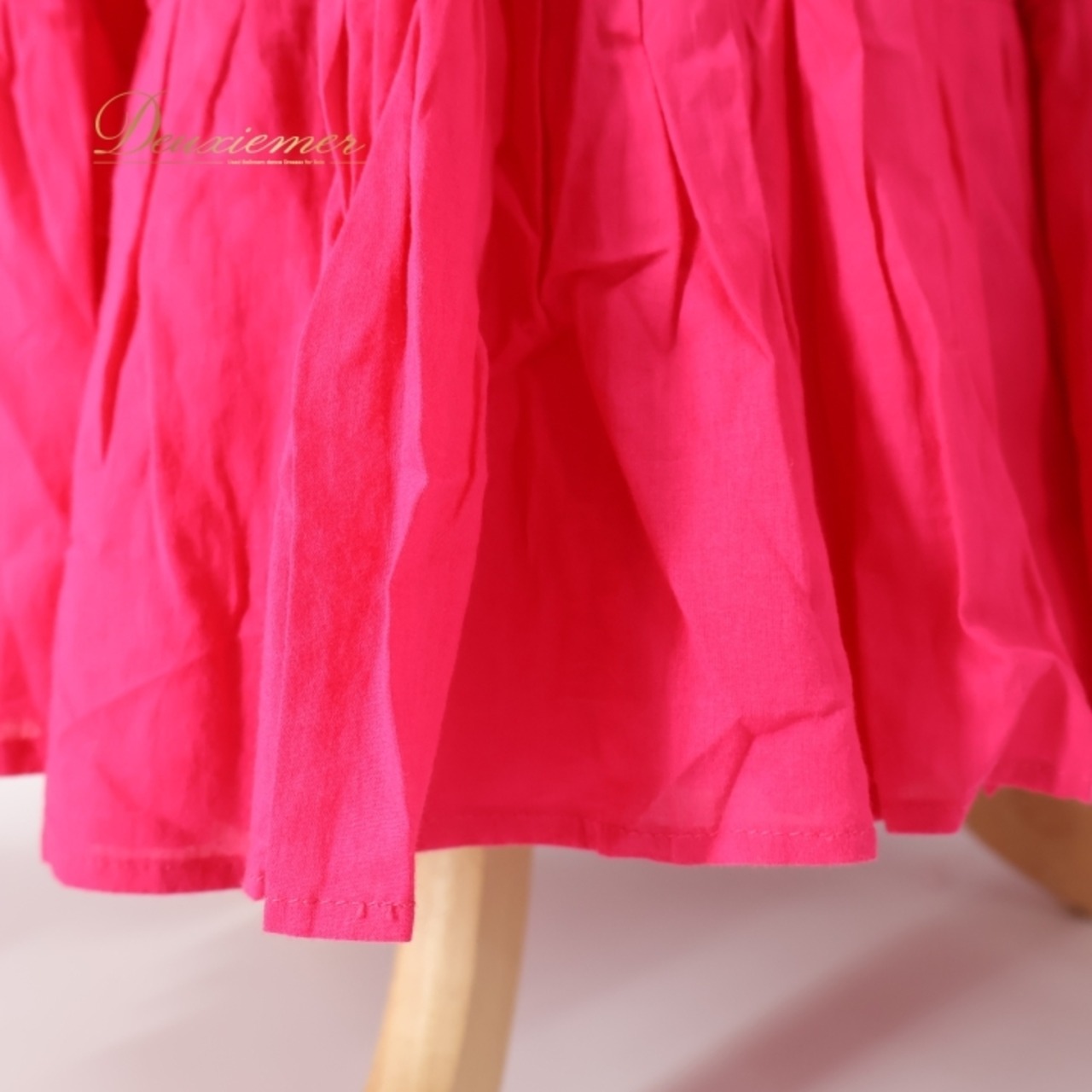 ベリーダンス 衣装 ジプシースカート ピンク系 25ヤード 無地 ティアード ボリューム 鮮やか シンプル レッスン 練習 大きく広がる裾 ダンス衣装 ステージ衣装 ロング イベント 舞台 華やか 鮮やか