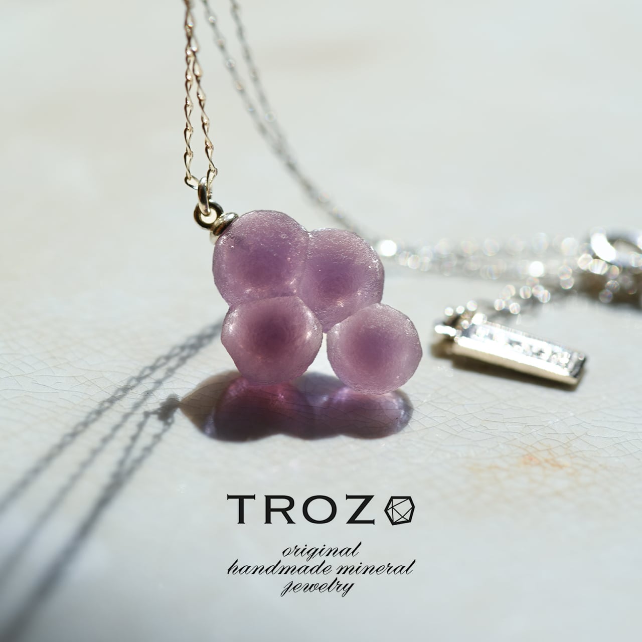 グレープアゲート | TROZO 鉱物原石の天然石アクセサリーブランド