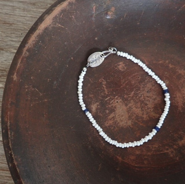 Mandi/マンディ Antique Beads Bracelet (White×Navy)