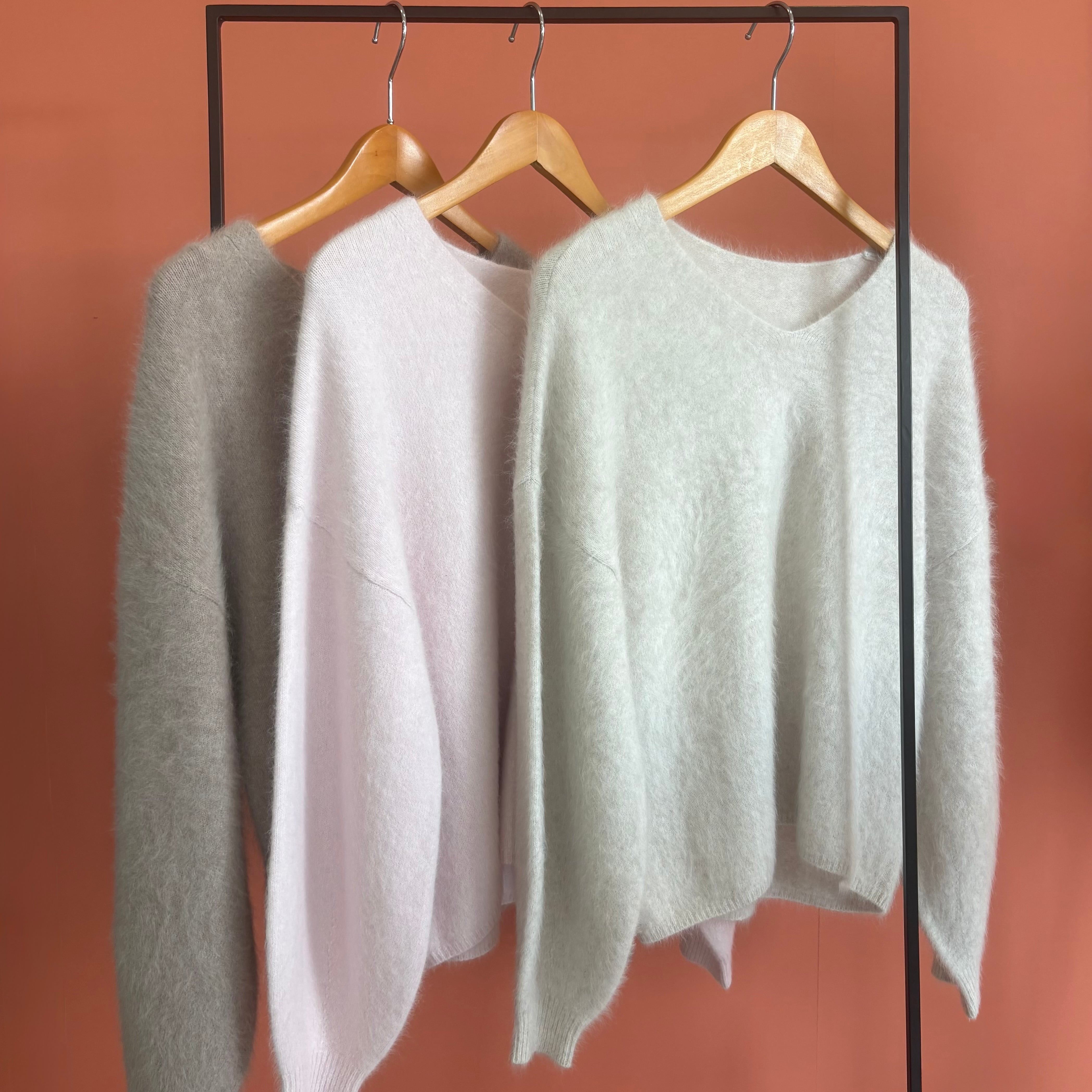 【 LILLY LYNQUE 】Fox Blend Fur Vneck Tops