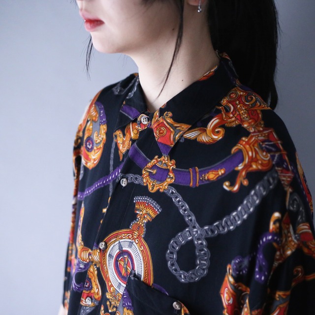 black base scarf full pattern over silhouette h/s shirt