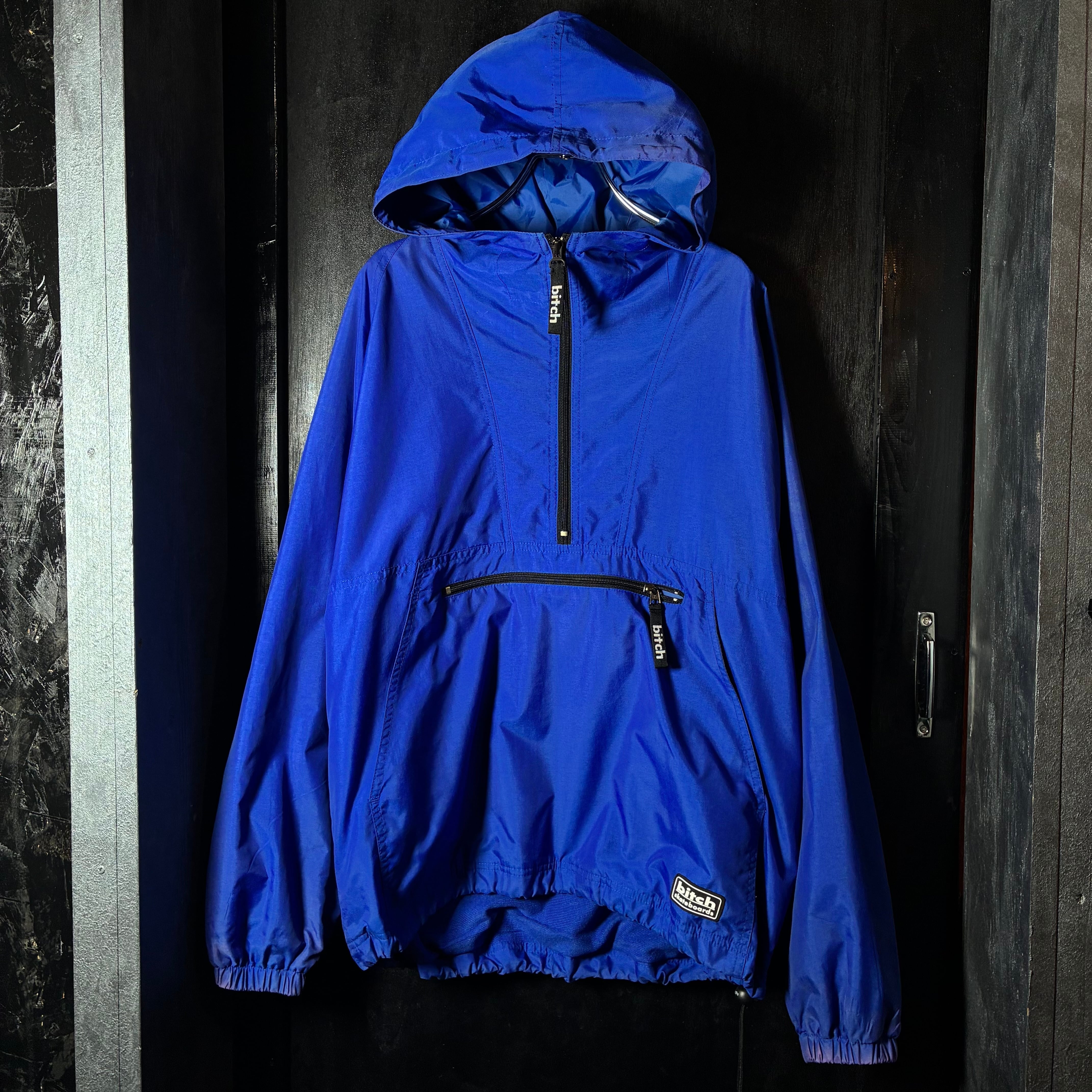 bitch skateboards ナイロンアノラックフーディー ブルー ビッチ