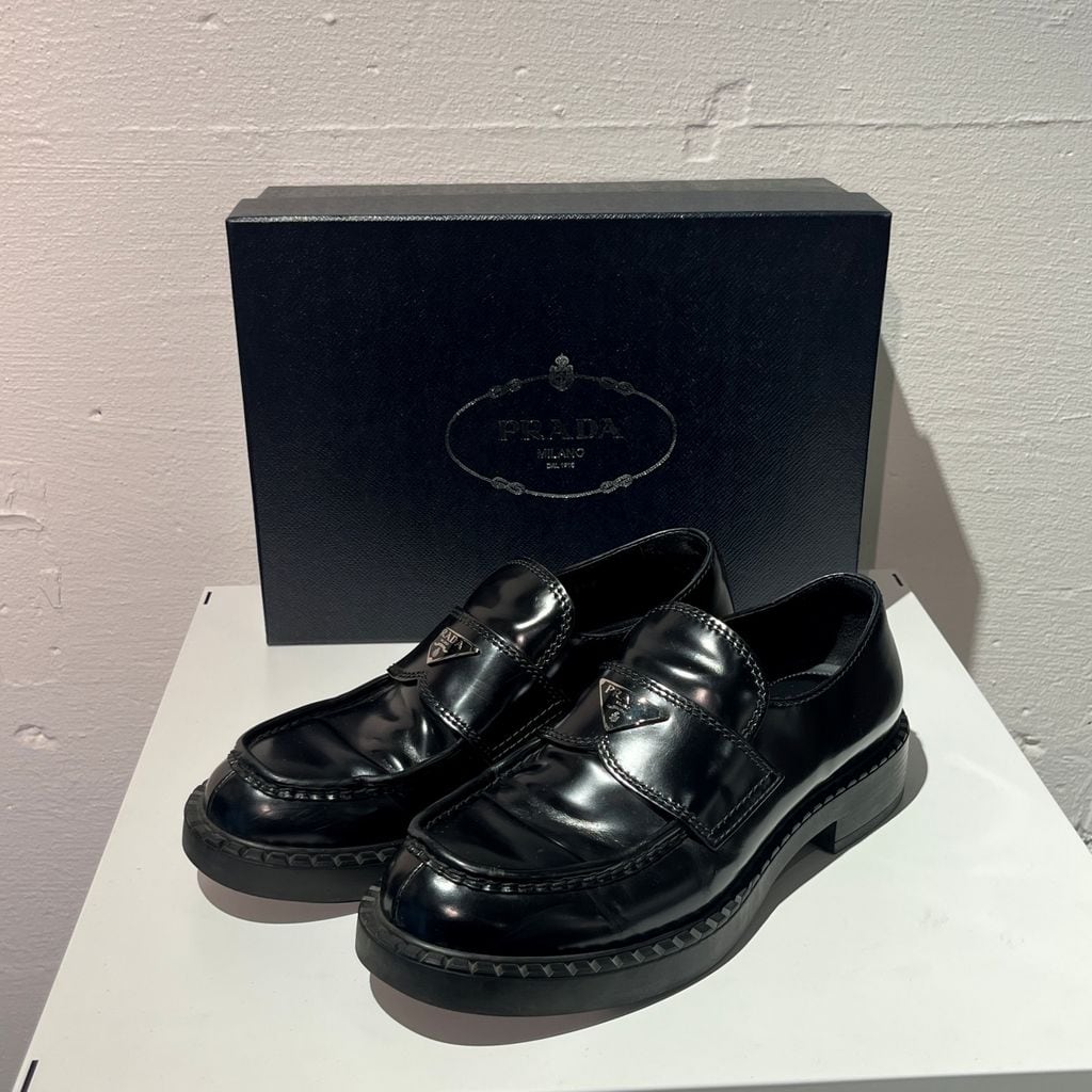 SACAI サカイ 22-06435 フェイクレザーレギンスパンツ ブラック 【中