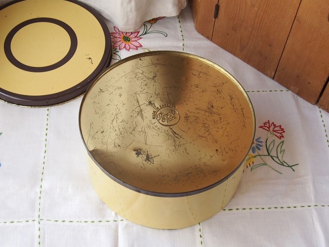 イギリスアンティーク　ケーキ缶　Regency Ware
