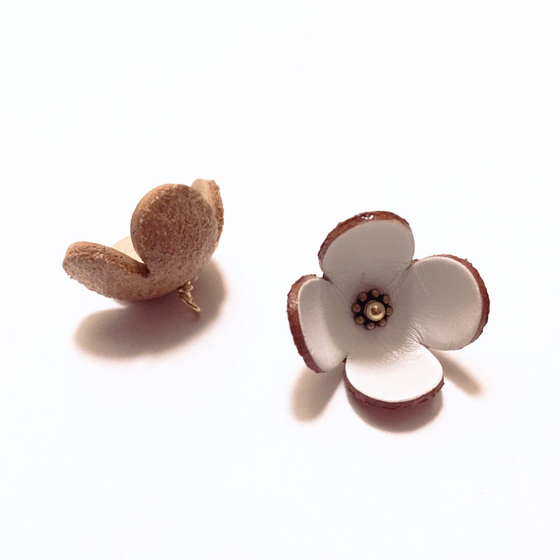 3D本革フラワーパーツ】クローバーM(ピン加工タイプ) | Bougainvillea