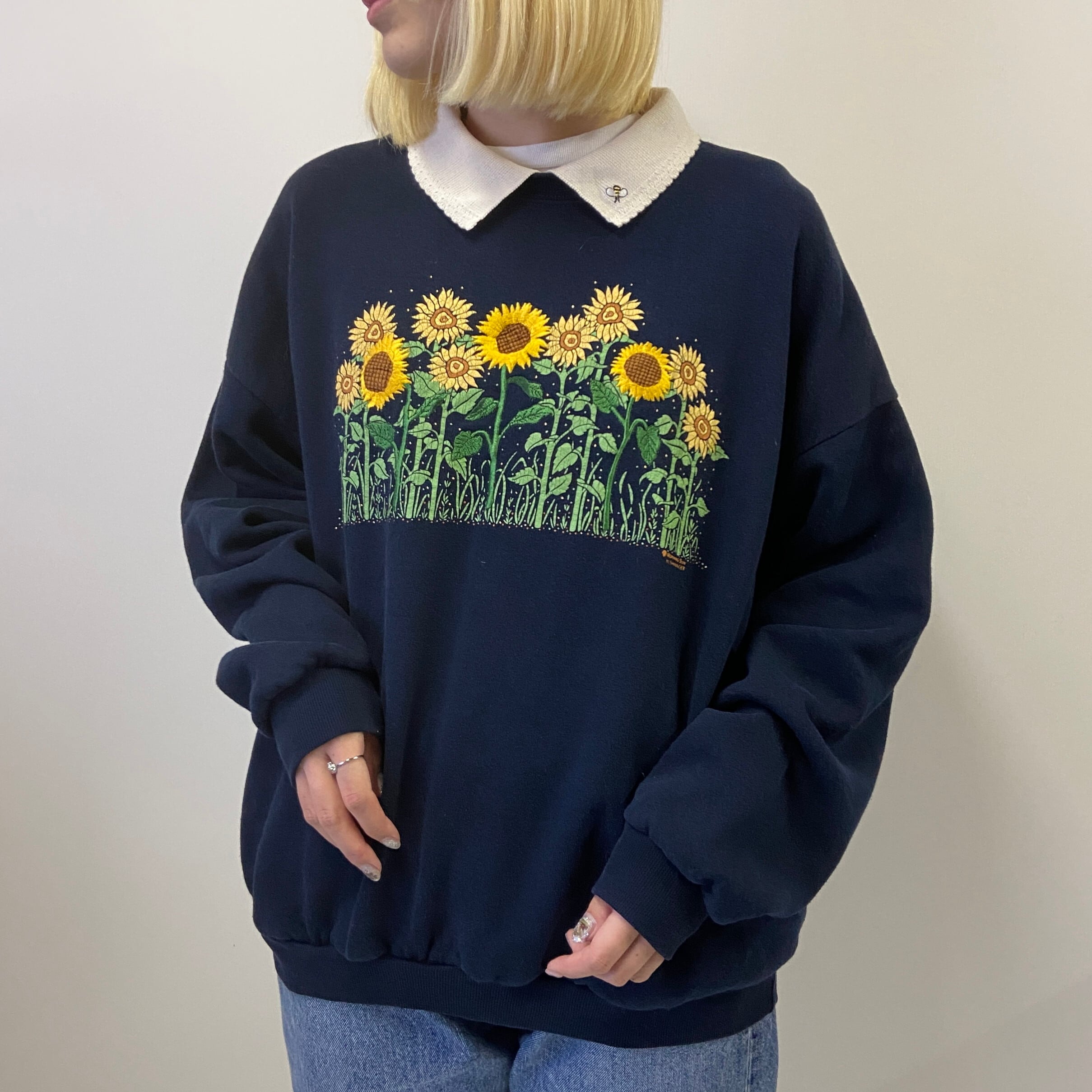Usa製 90年代 Morning Sun モーニングサン ひまわり 刺 襟付き 花 アートプリント スウェット トレーナー レディースxl相当 古着 90s ヴィンテージ ビンテージ ネイビー 紺 スウェット Autumn22 Cave 古着屋 公式 古着通販サイト Usa製 90年代 Morning Sun モーニングサン ひまわり 刺 襟付き 花 アートプリント スウェット トレーナー レディースxl相当 古着 90s ヴィンテージ ビンテージ ネイビー 紺 スウェット Autumn22 Cave 古着屋 公式 古着通販サイト