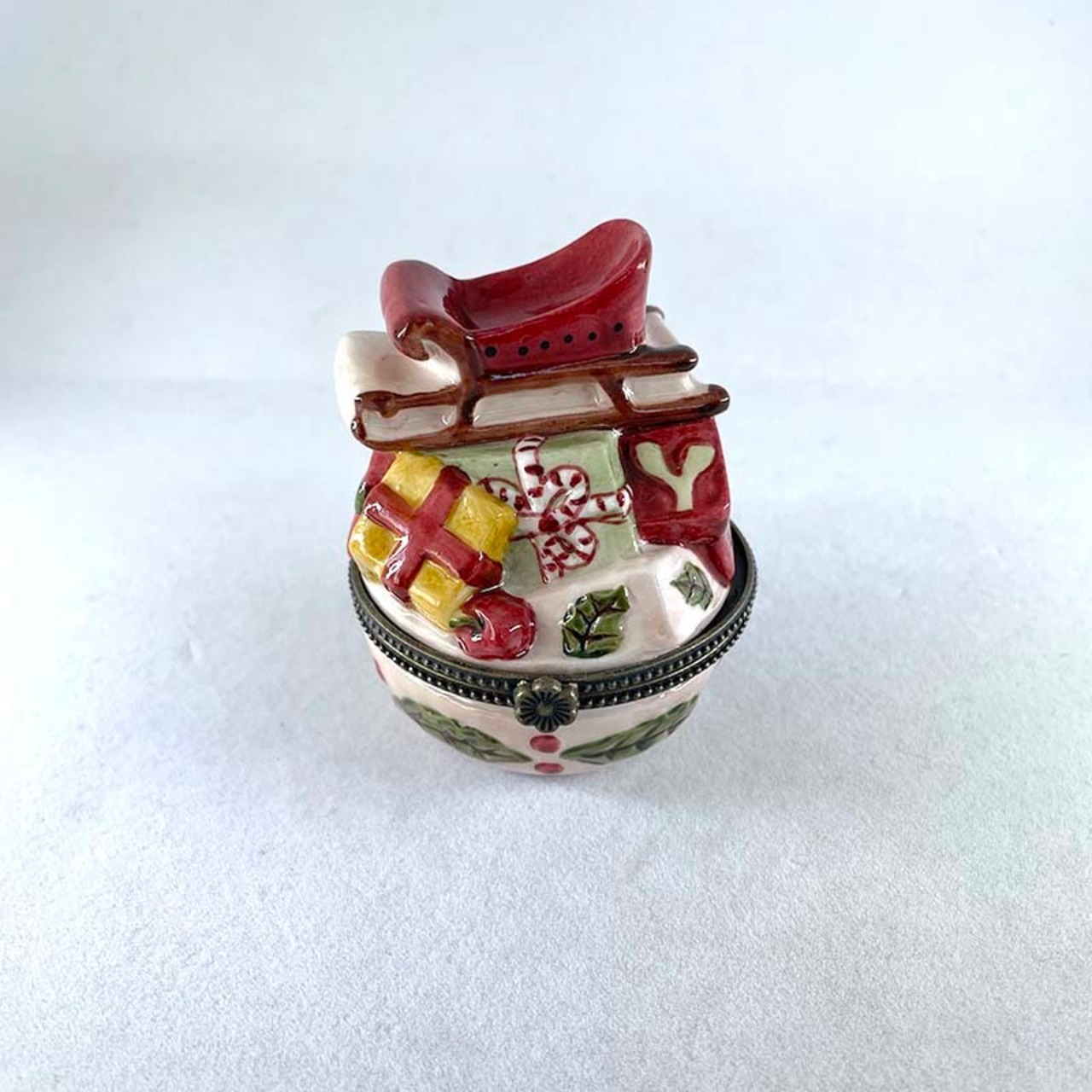 ビレロイ＆ボッホ　小物入れ　クリスマス小物　プレゼントとそり 陶器の小物入れ　17otc40