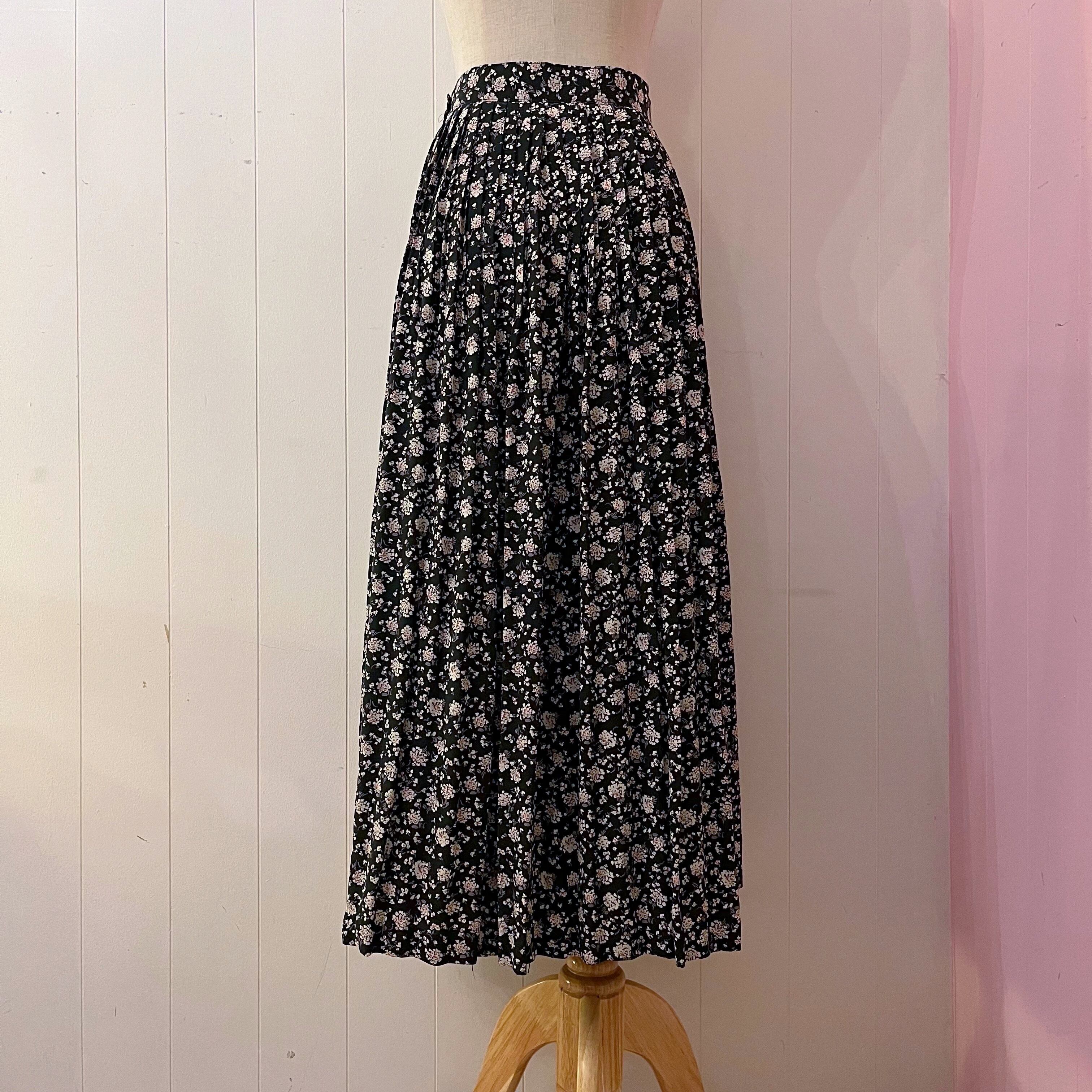 white mini flower pleats skirt