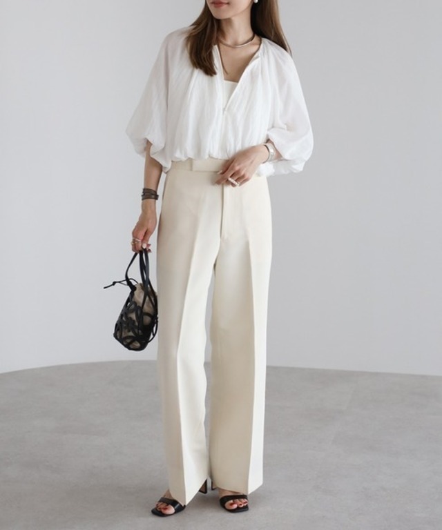 ボリュームギャザースリーブショートブラウス