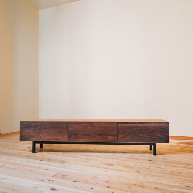 無垢材×スチール脚 テレビボード｜収納付き［幅180cm］