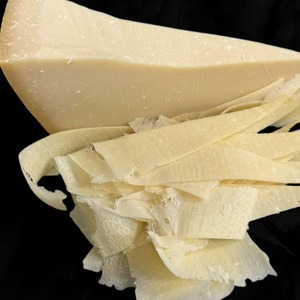 パルミジャーノ・レッジャーノ DOP 24ヶ月熟成 シェーブチーズ｜セルロース不使用・無添加  150g Parmigiano Reggiano DOP 24-Month Aged Shaved Cheese | Freshly Prepared 150g