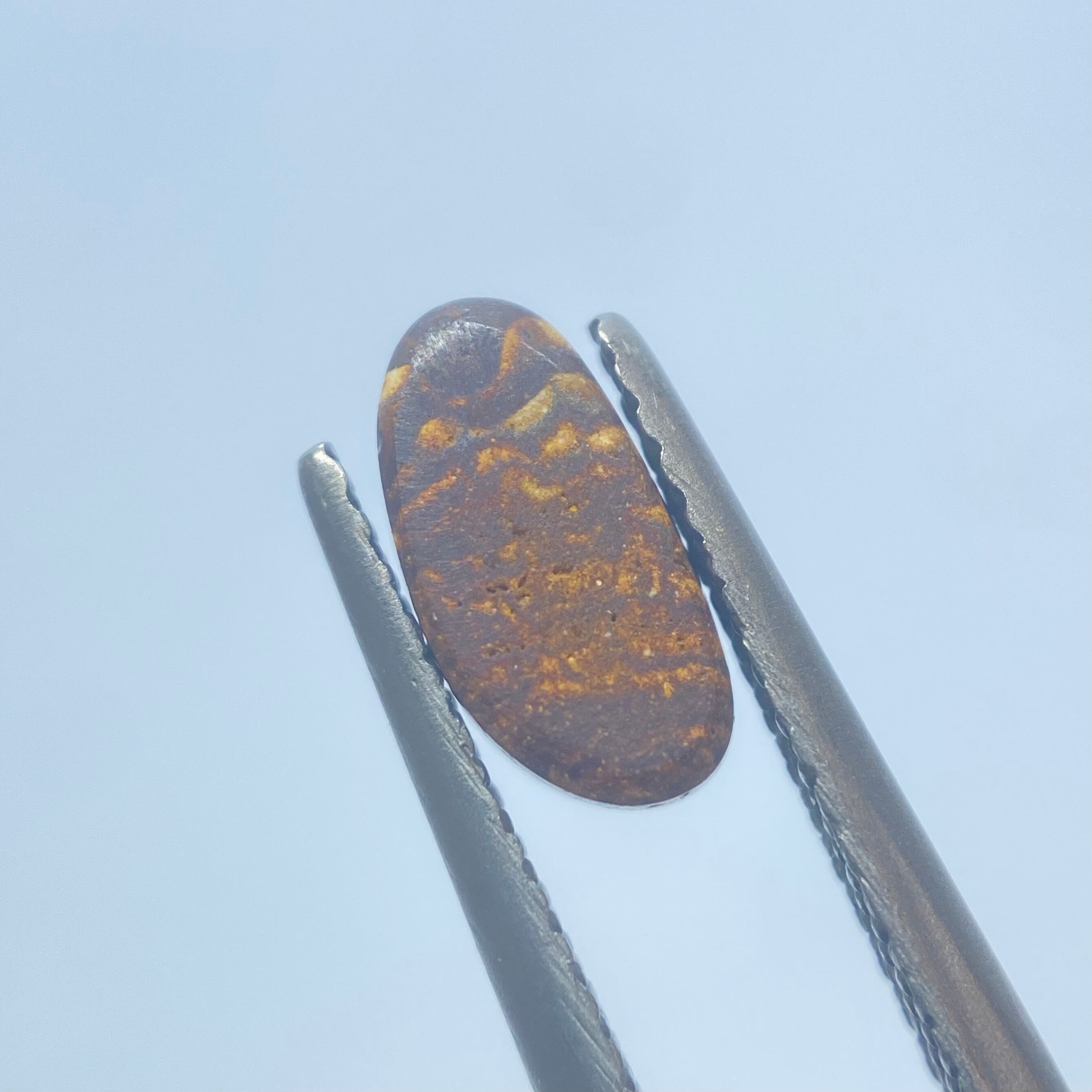 海の中にマグマな景色のボルダーオパール