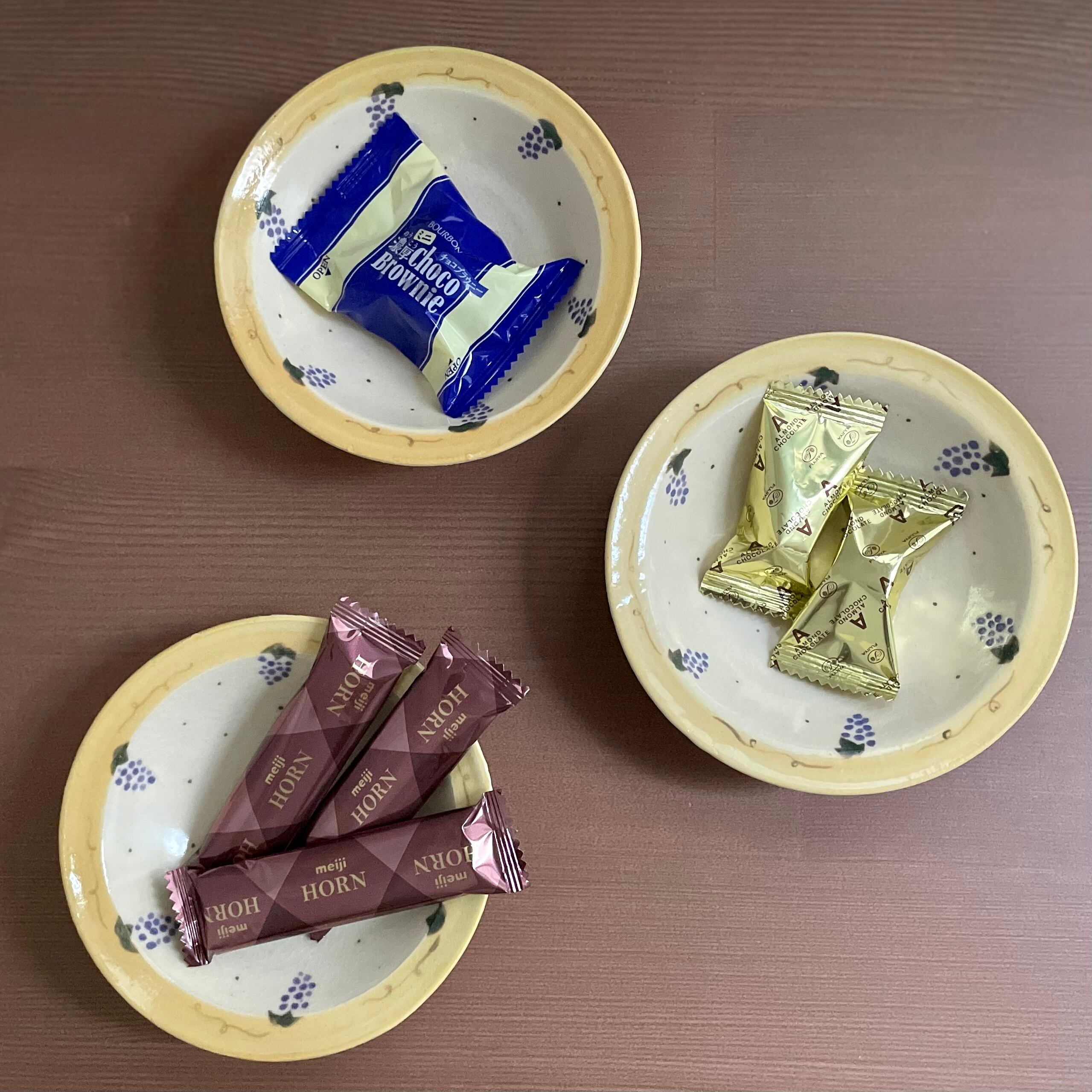 ぶとうのちいさいリム皿 | おさかな陶器店