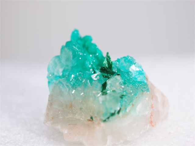 Quartz on Dioptases & Malachite ( Kaokoveld Namibia)