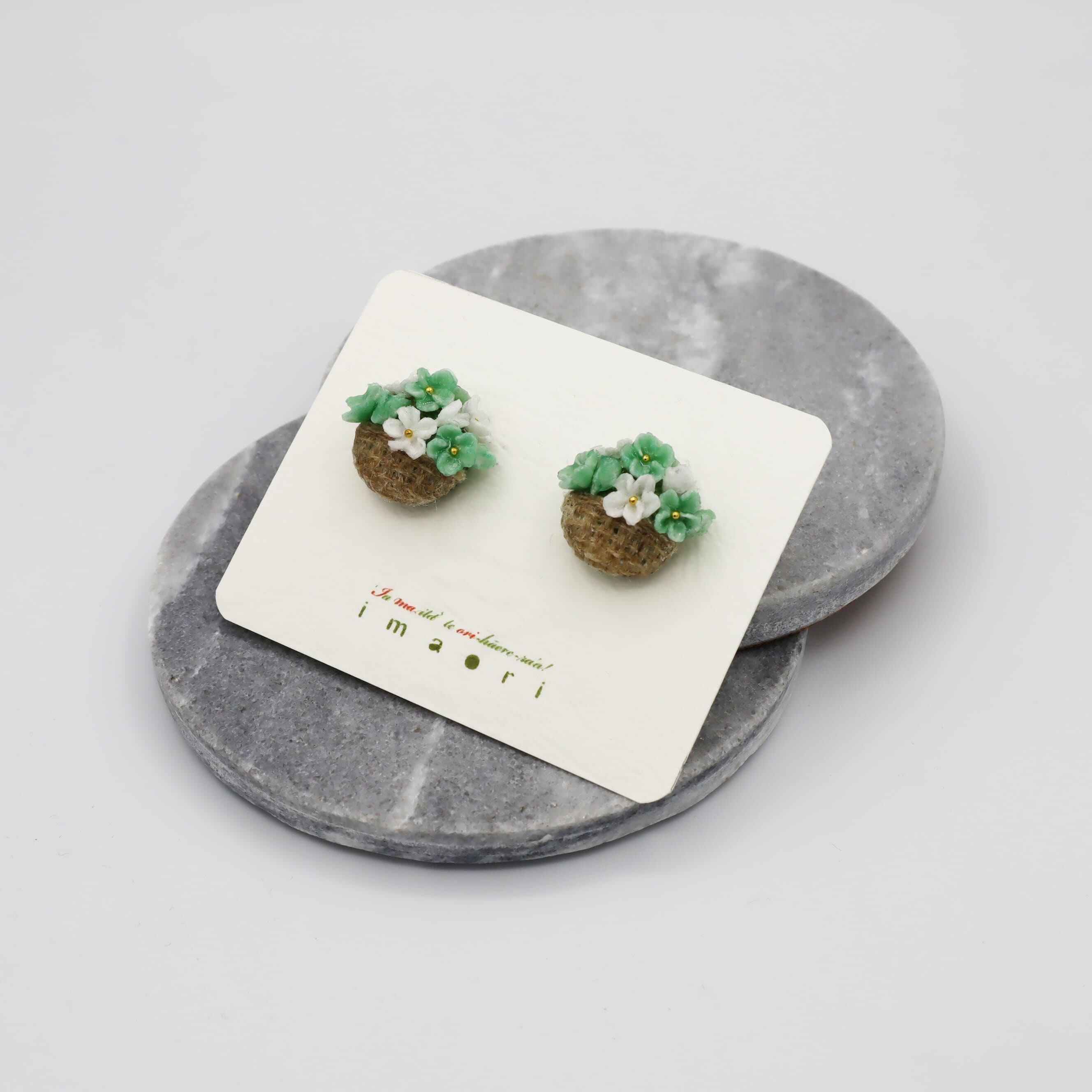 はなかごピアス（green×white）