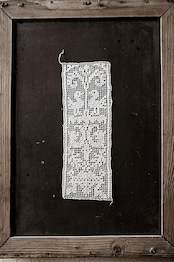 19世紀 フランス リネン 鳥と魚と薔薇と カンデラブルムのあるゴシック的ハンドワークフィレレースモチーフ アンティーク