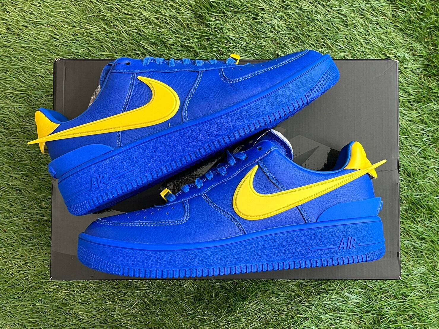 NIKE × AMBUSH Air Force 1 Low Game Royal and Vivid Sulfur DV3464 