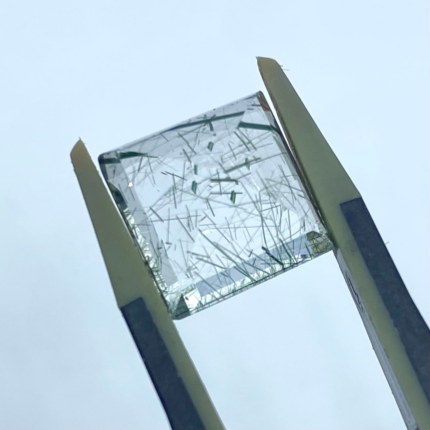 クールなグリーンルチルインクオーツ