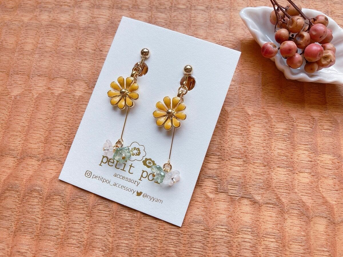 黄色の華奢なお花イヤリング ことりの実