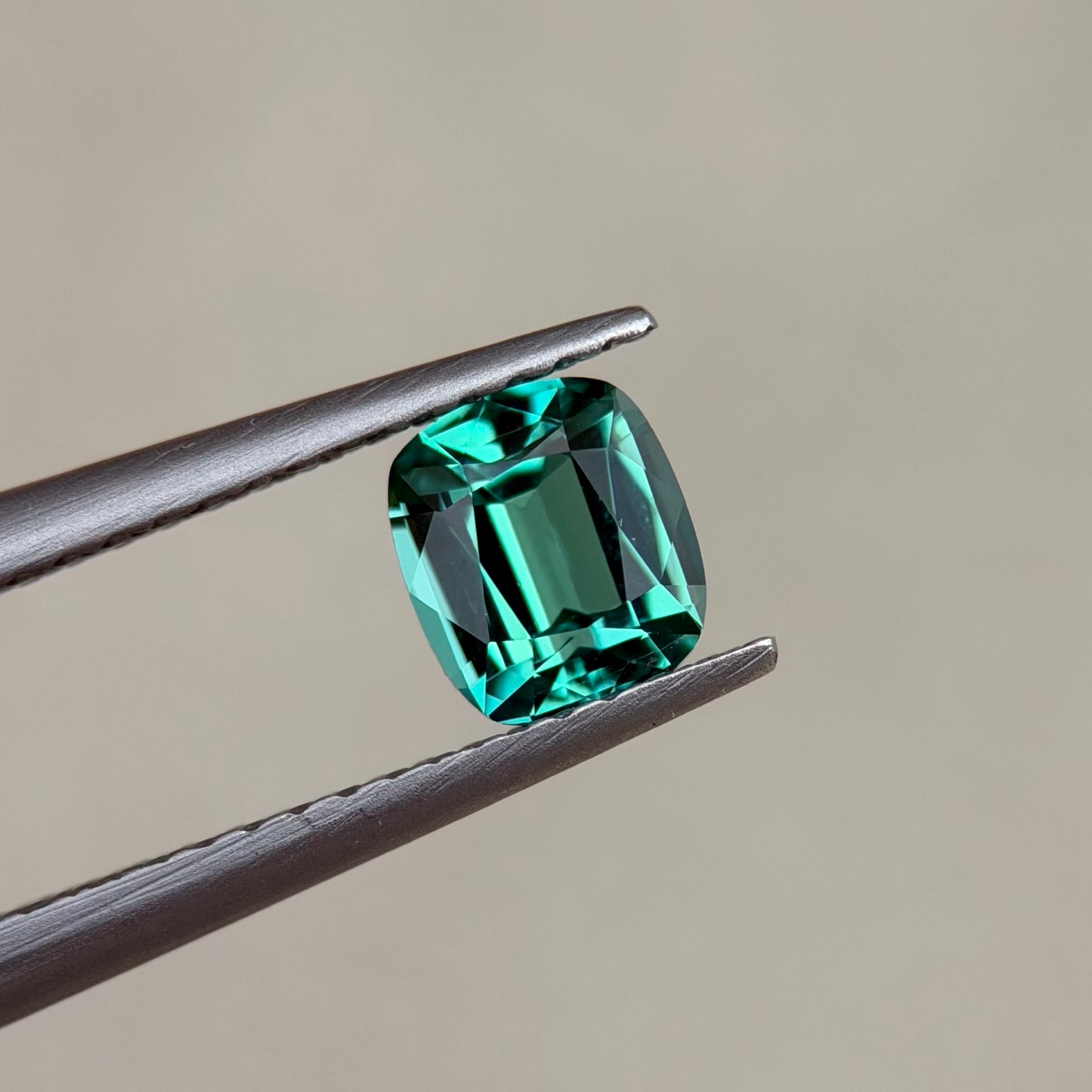 ラグーントルマリン 5.1x4.6mm, 0.57ct, ナミビア産 | ROSWAY ONLINE SHOP
