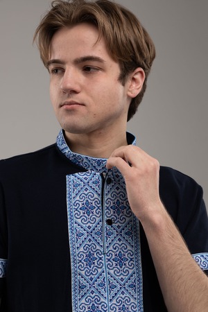 【男女兼用モデル】ウクライナ手刺繍ヴィシヴァンカ　半袖　フリーサイズ