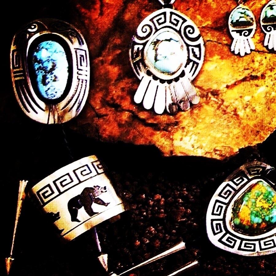 ホピ族 Lawrence Saufkie ベア 3本足 バングル HOPI/ホピ族 Lawrence Saufkie/ローレンス・スフキー ベア 3本足