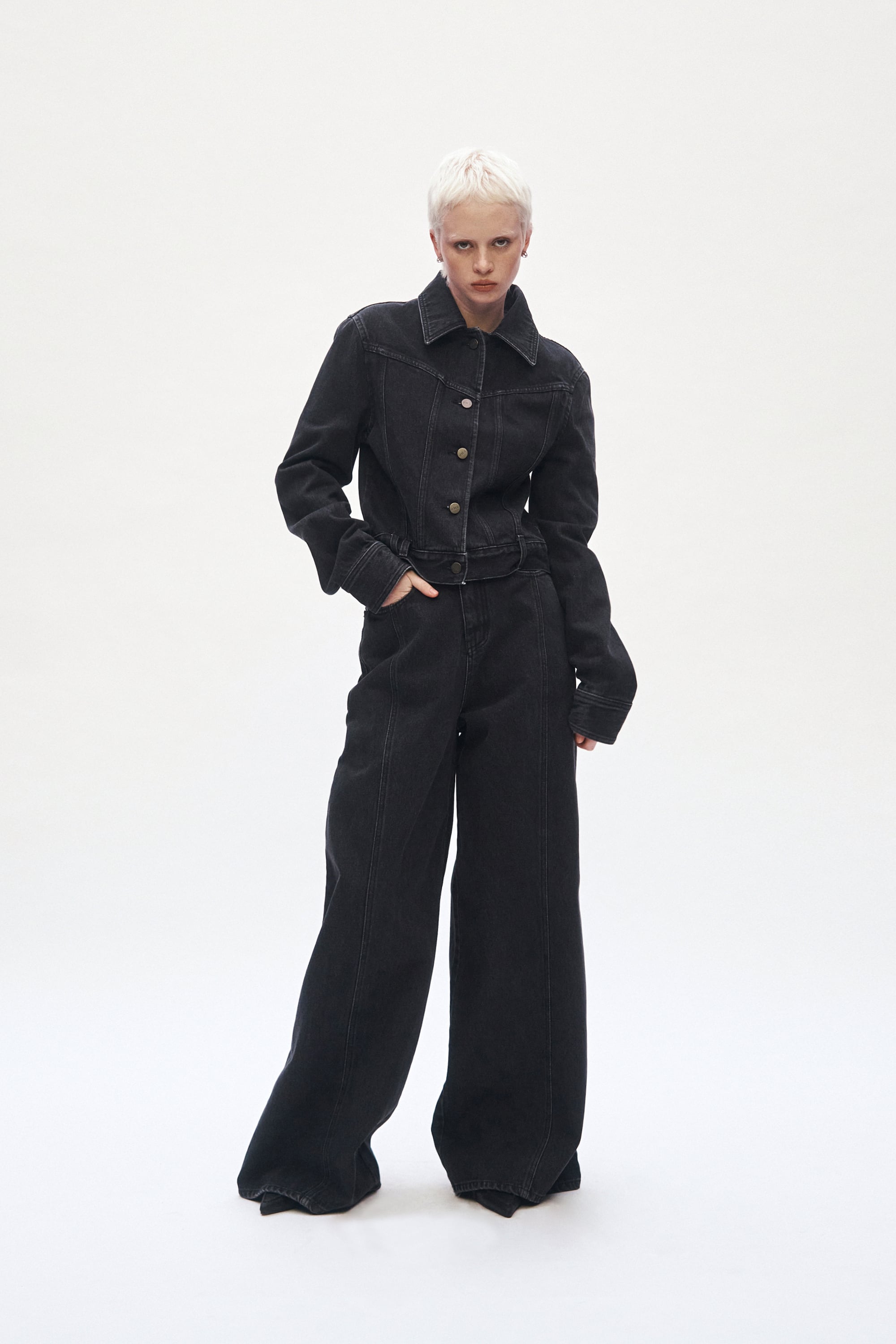 [TREEMINGBIRD] Incision Denim Set-up Pants [ Black ] 正規品 韓国ブランド 韓国通販 韓国代行  韓国ファッション TRMNGBD tmb TREEMING BIRD | BONZ (韓国ブランド 代行) powered by BASE