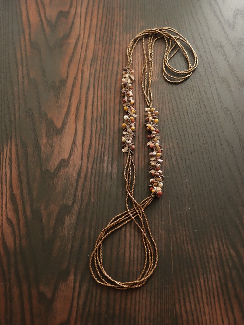 「木の実のネックレス2025ver」（赤、黄色、黄土色のlong）