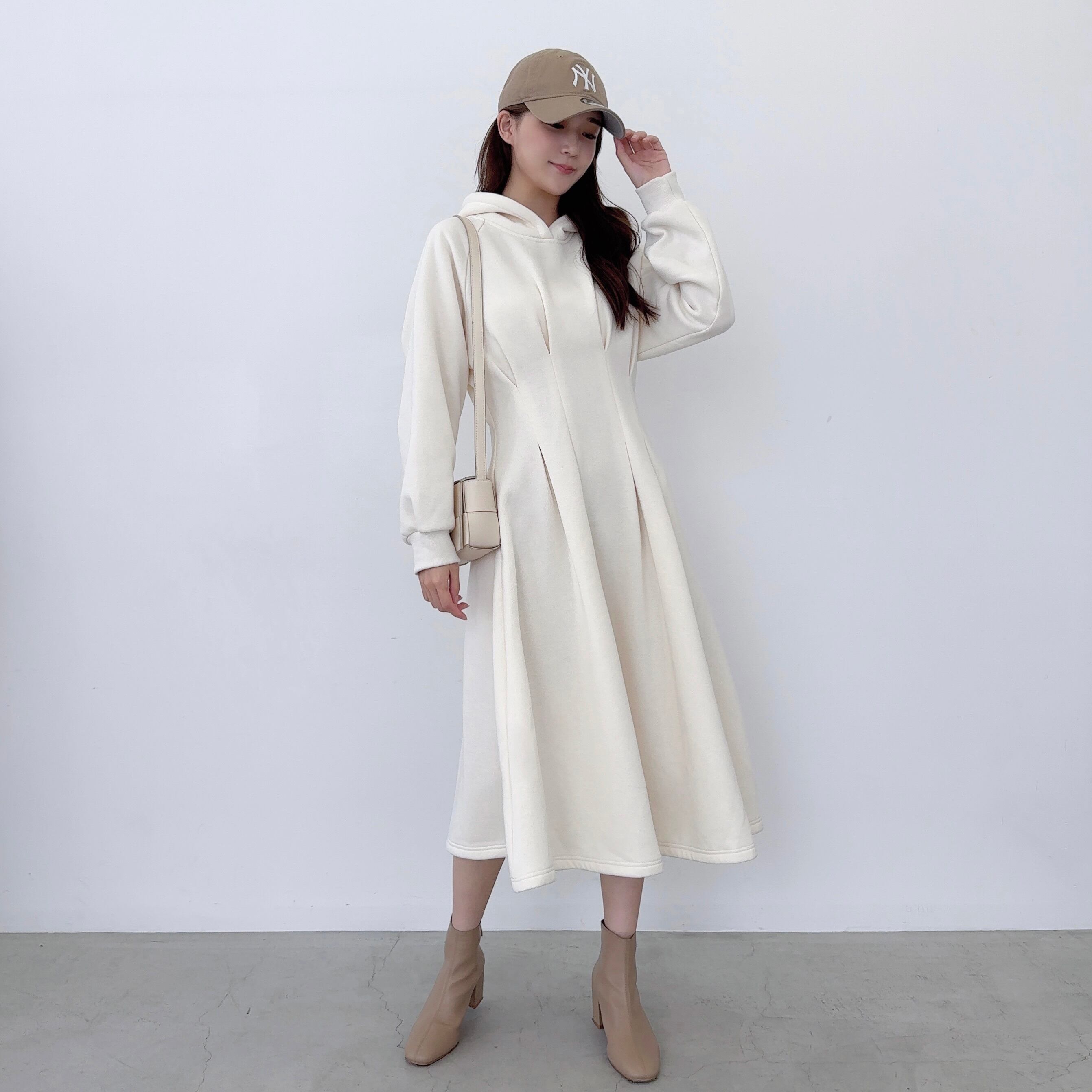 Maison de lyla ウエストタックフードワンピース パーカーワンピース Maison de lyla ウエストタックフードワンピース パーカーワンピース