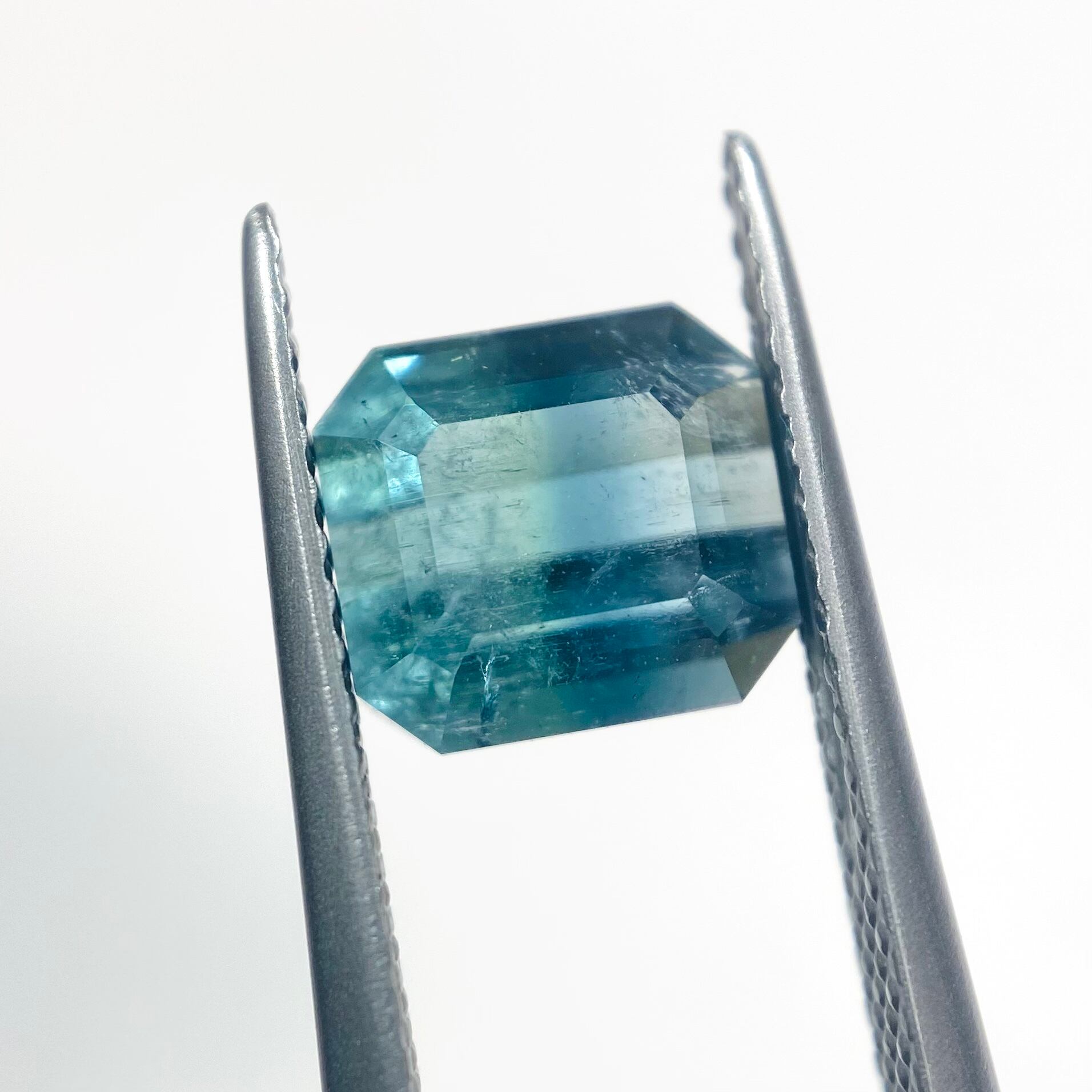 濃淡の個性豊かなトルマリン