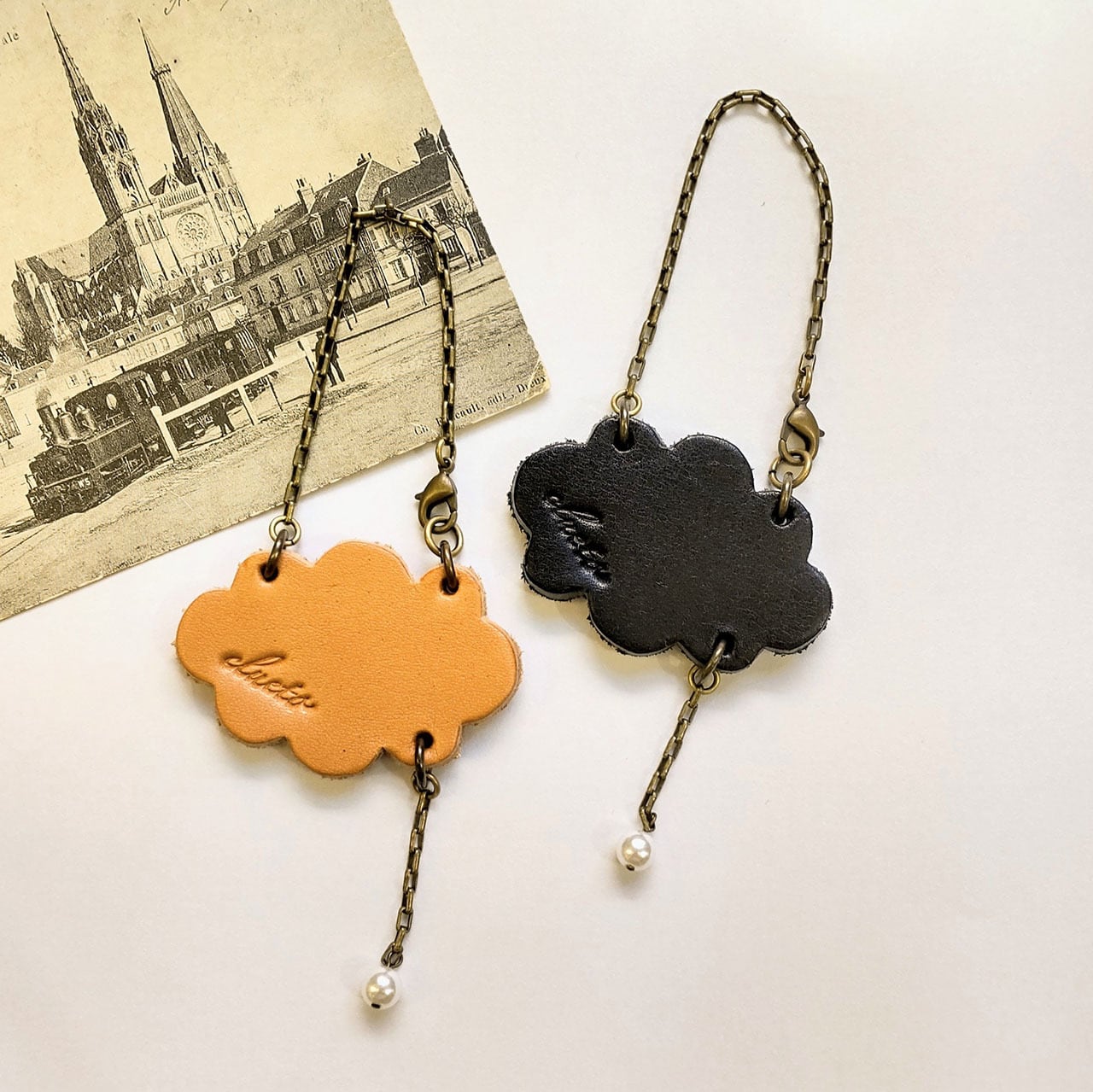 雲の向こうはいつも青空(バッグチャーム):ナチュラル&ブラック