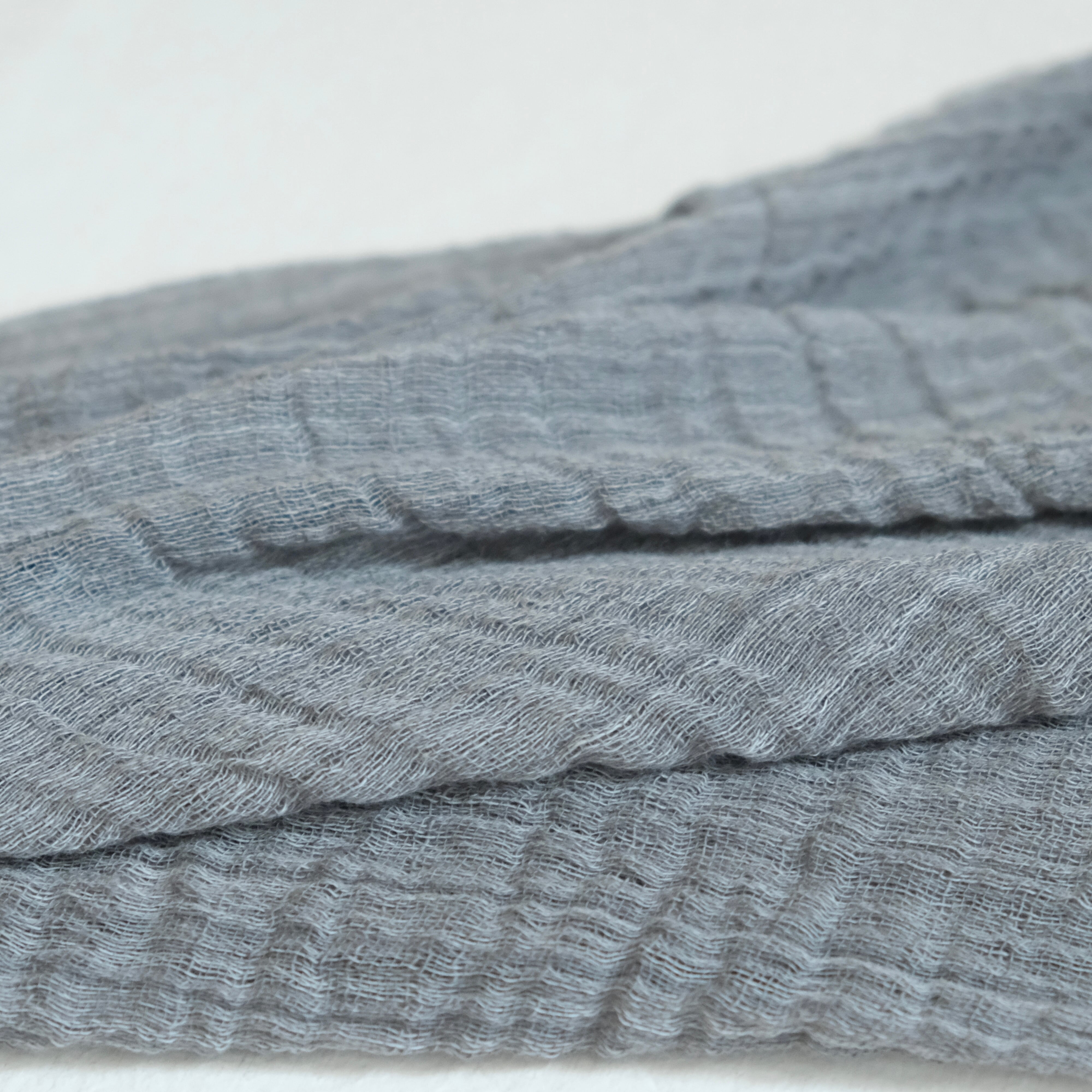 〈 五倍子染め 〉ふわふわのストール