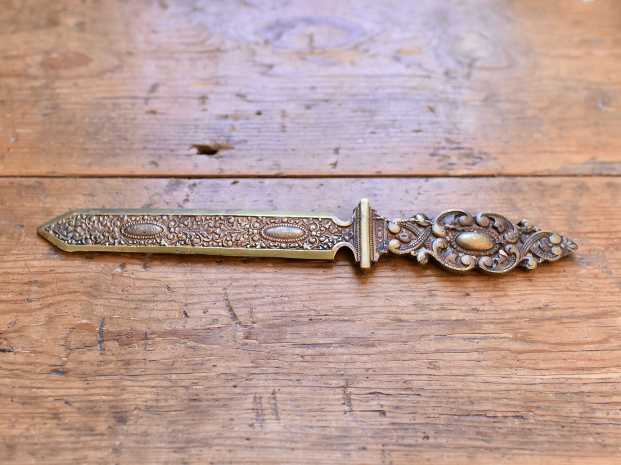 装飾が素敵なペーパーナイフ 真鍮製 フレンチアンティーク | Petite Clé