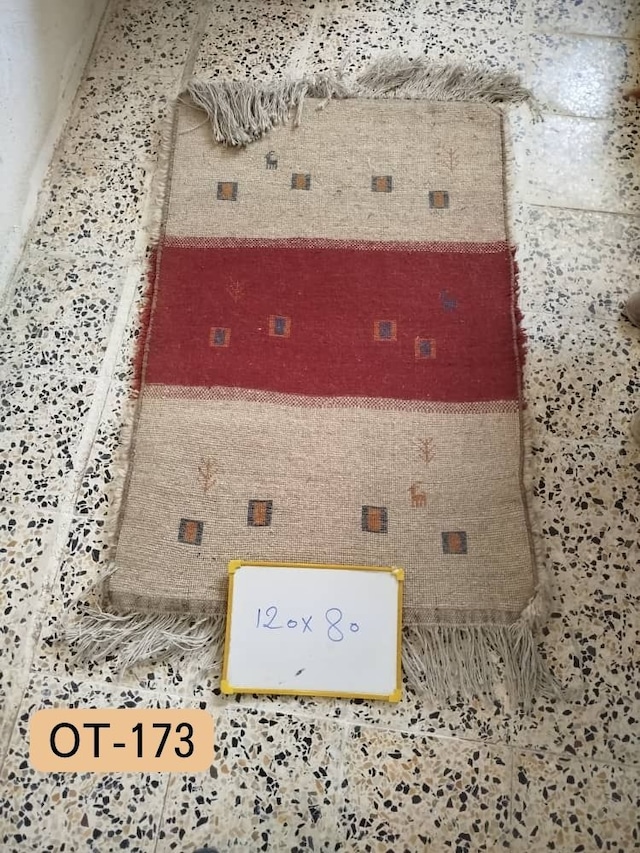 2026年 織りたてギャッベ【No.173】 ※現在、こちらの商品はイランに置いてあります。ご希望の方は先ずは在庫のご確認をお願いします。
