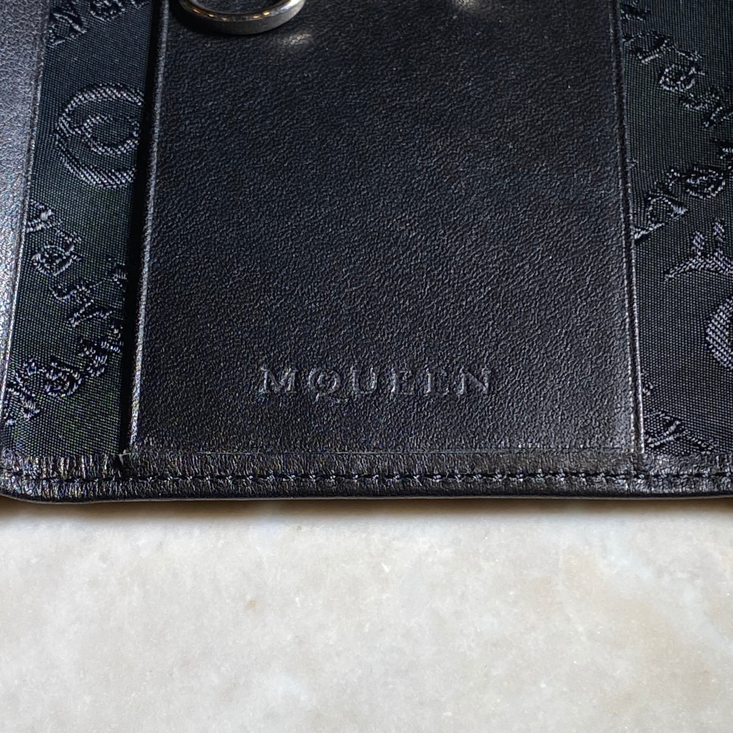 ALEXANDER McQUEEN rose curving key-case | NOIR ONLINE