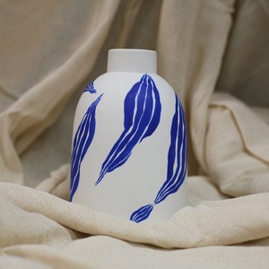 Sophie Alda  "Large Porcelain leaf vase"