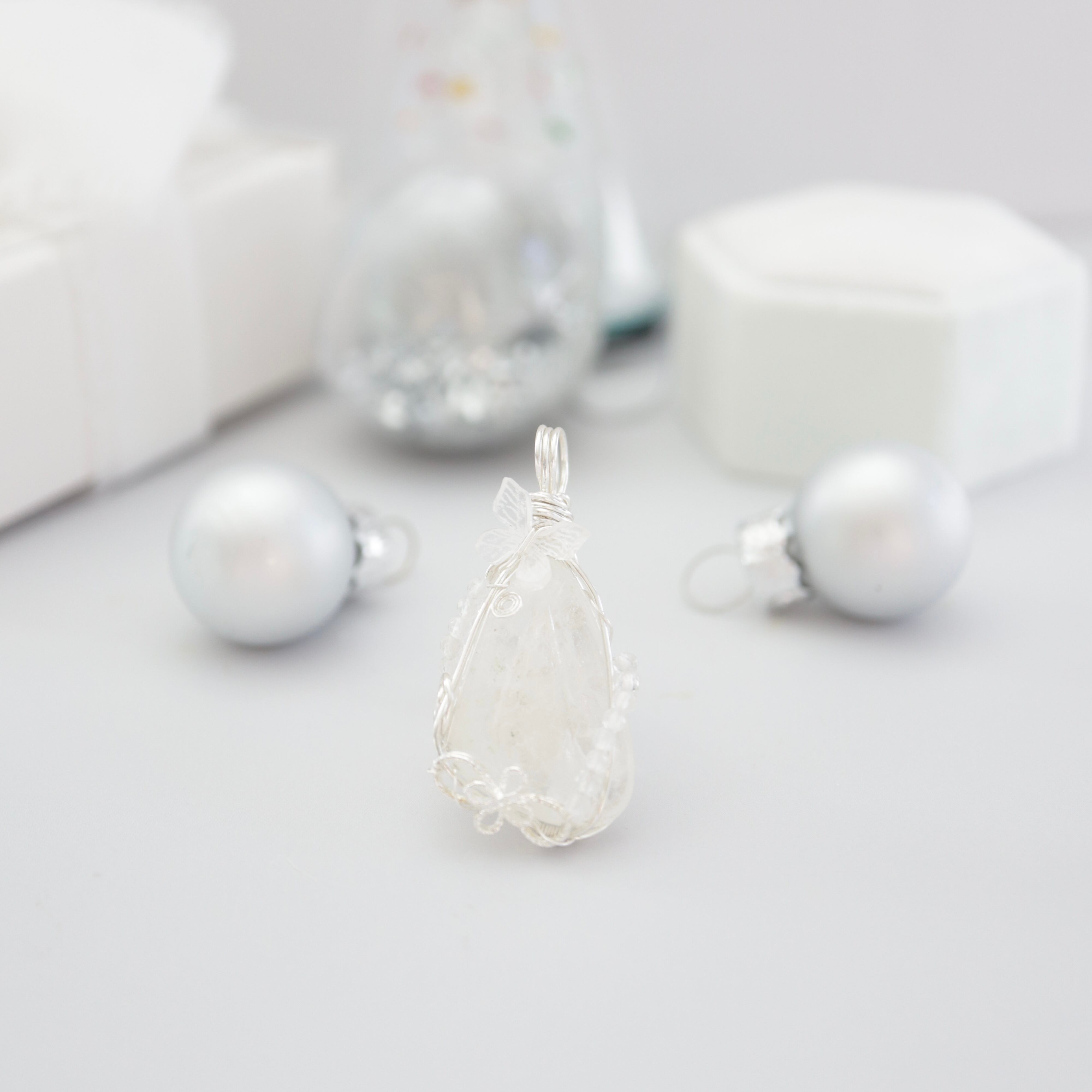 【1点もの】八幡山水晶《祈りの羽音》|透明な光をまとうペンダント