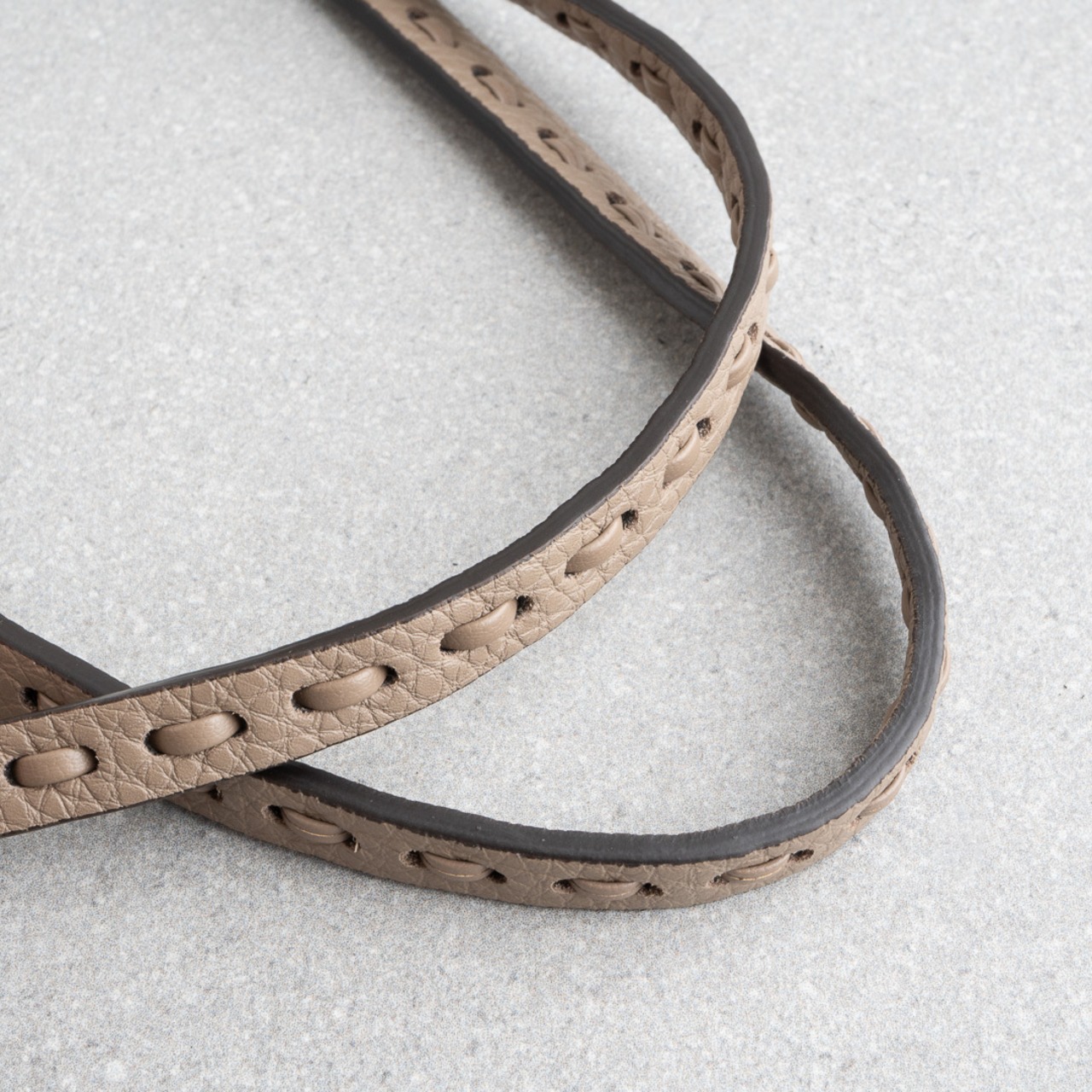 フェンディ ロール ミディアム トートバッグ セレリア ベージュ レザー