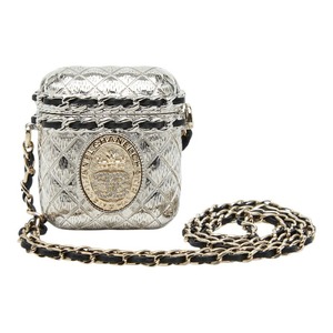 シャネル ココマーク クラウン マトラッセ ラインストーン AirPodsケース シルバー ゴールド メタル メッキ レディース CHANEL 【中古】