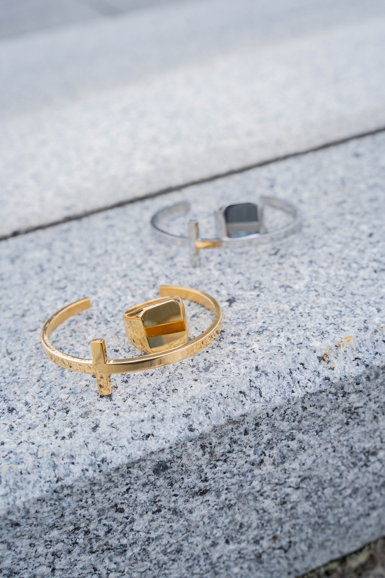 【cross bangle】 / GOLD