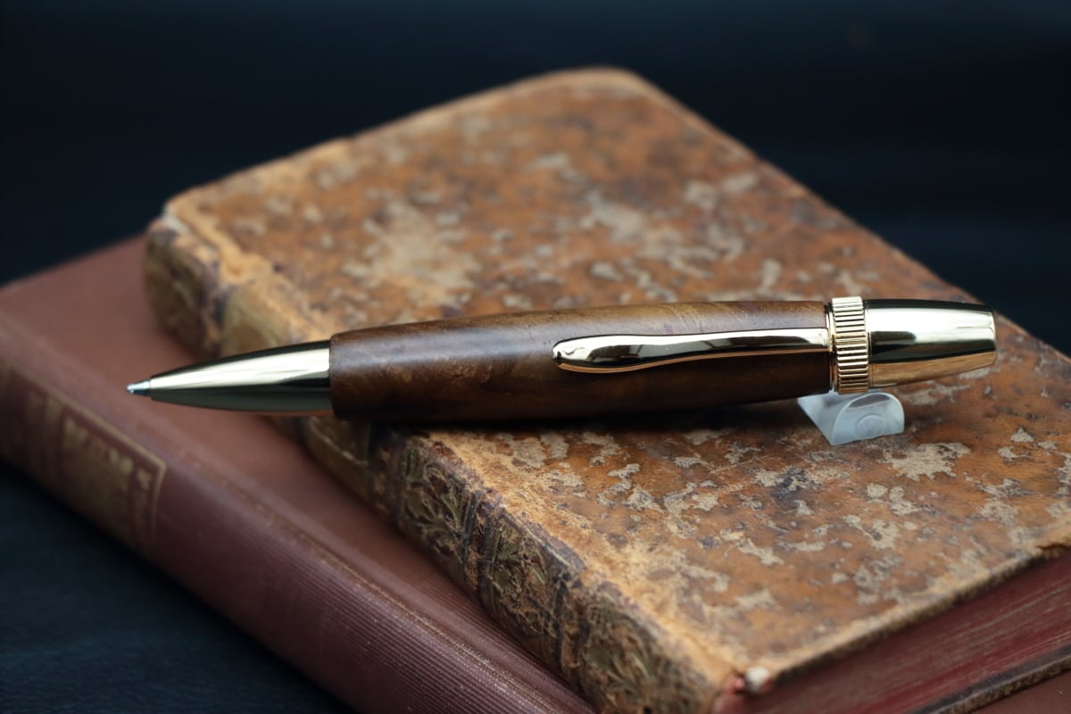 古代の美 神代ケヤキ ゴールド金具・Chouette」木軸ペン 銘木