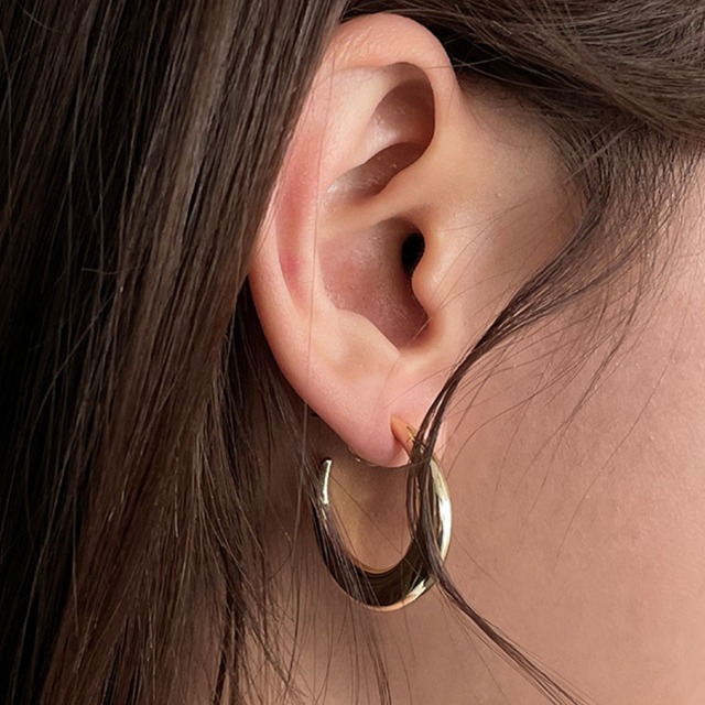 Crescent moon motif earrings   G955