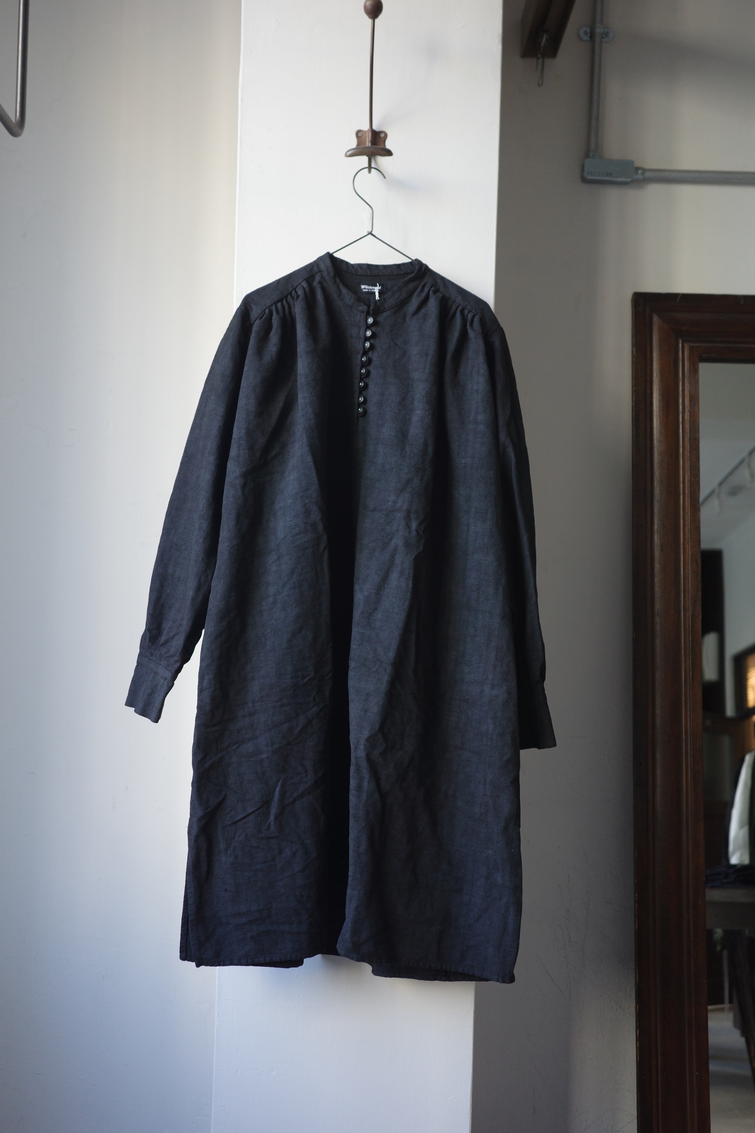 【別注】Whiteread ホワイトリード / GATHER BUTTON SHIRT DRESS (BLACK)