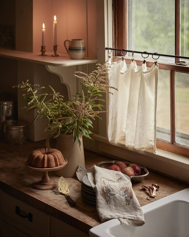 Coral&Tusk ティータオル Squirrels with Wheat