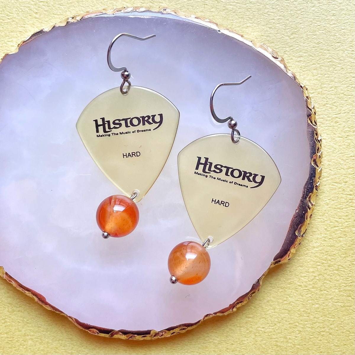 Historyピック×天然石 フックピアス カーネリアン | QUESERA pierce