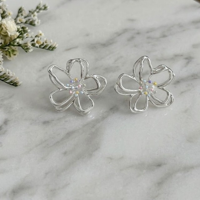 メタルフラワー・ピアス / シルバー C0661
