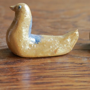 色とりどりの水鳥が集う、陶器の箸置き